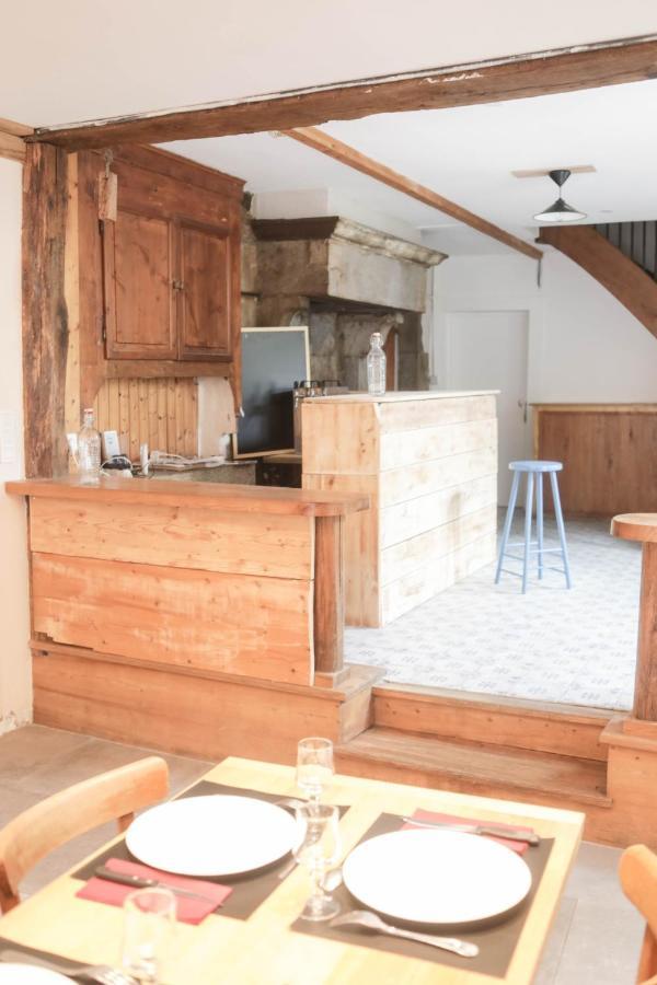 Les Repaires Hotell Nans-sous-Sainte-Anne Exteriör bild