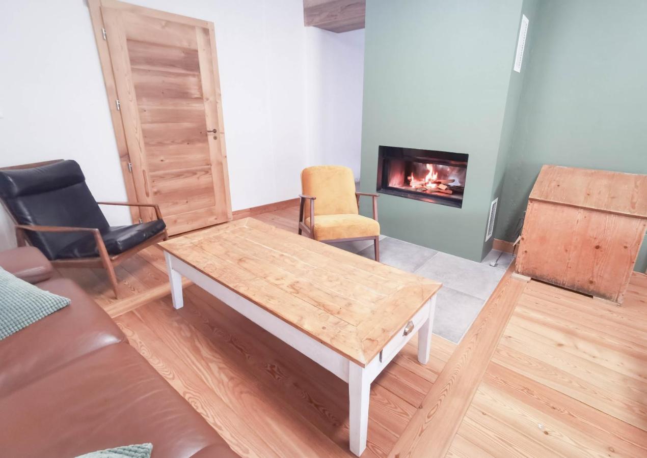 Les Repaires Hotell Nans-sous-Sainte-Anne Exteriör bild