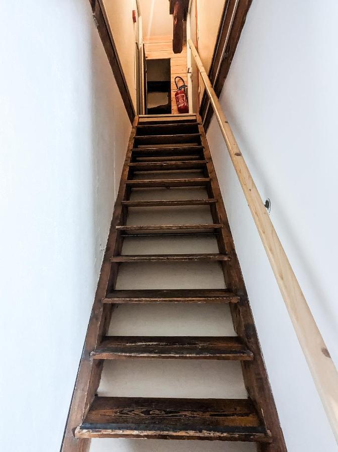 Les Repaires Hotell Nans-sous-Sainte-Anne Exteriör bild