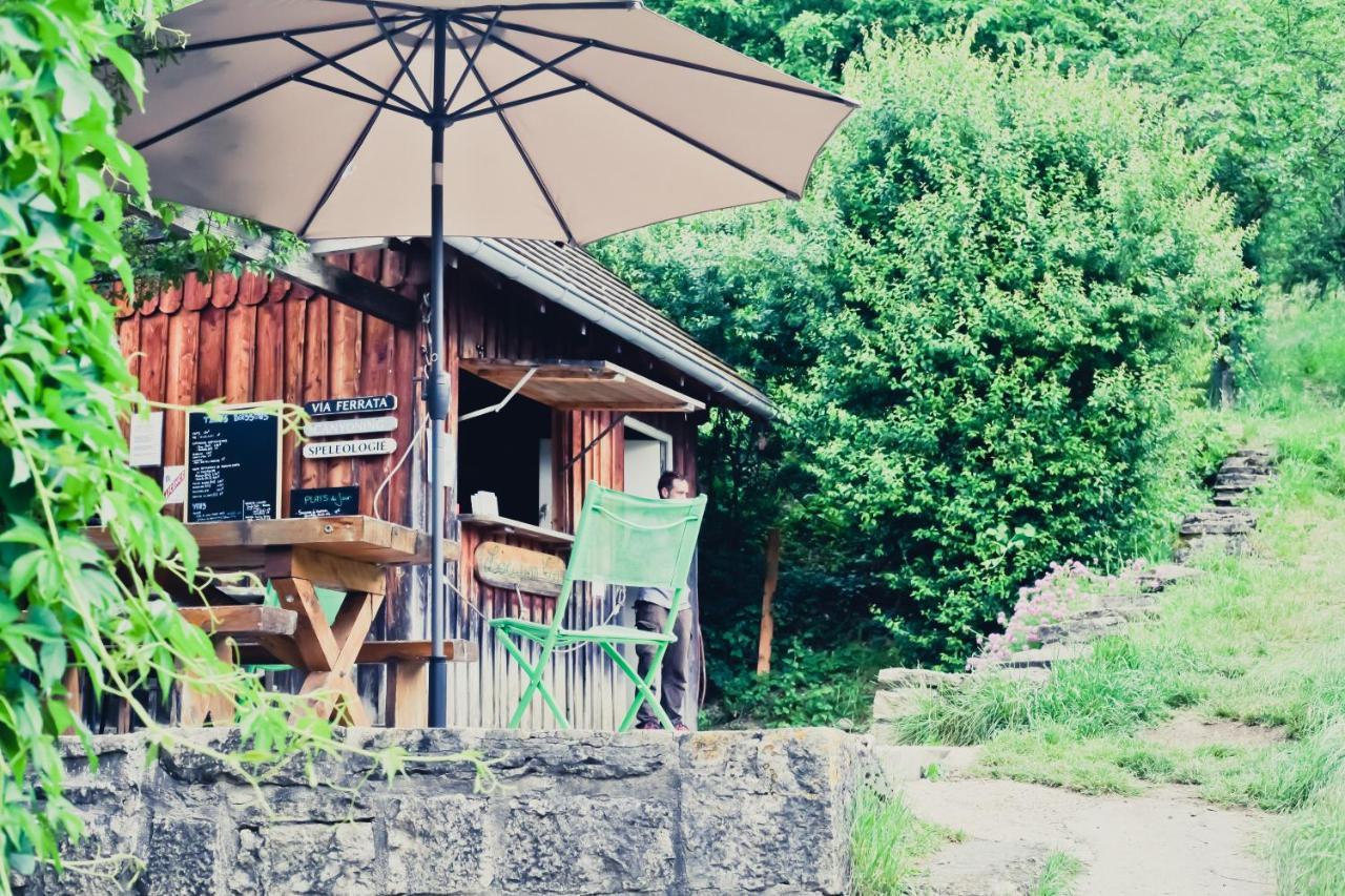 Les Repaires Hotell Nans-sous-Sainte-Anne Exteriör bild